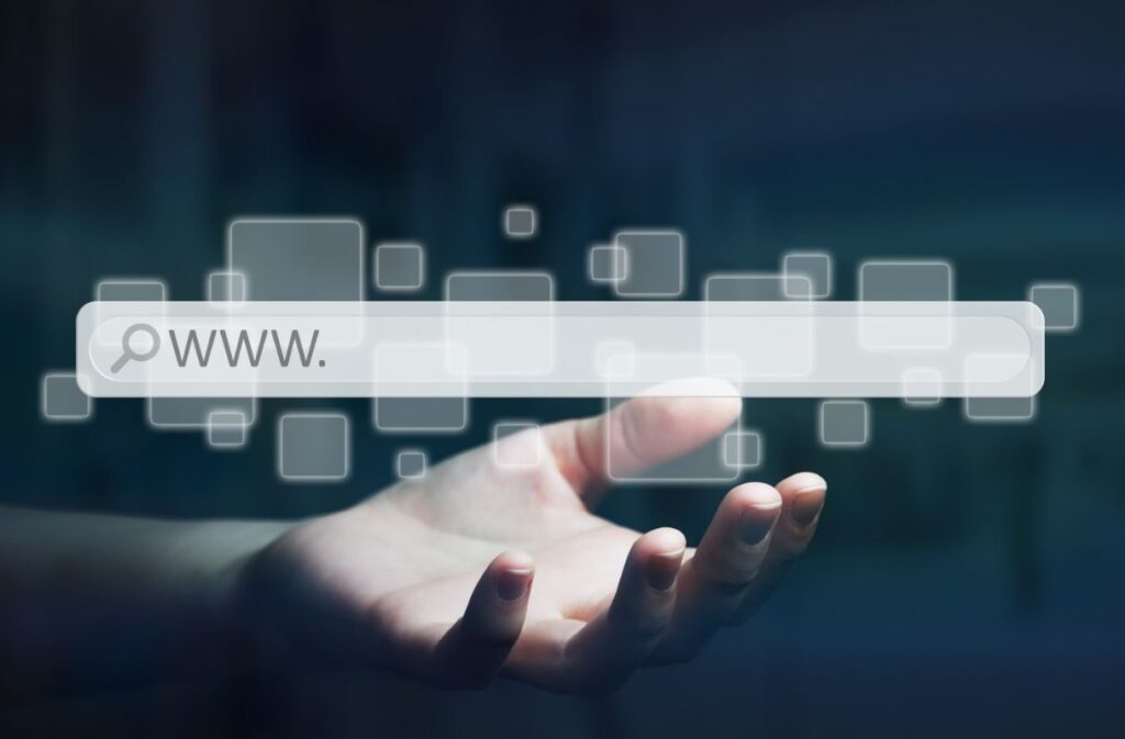 Qual a diferença de domínio .COM e .COM.BR?